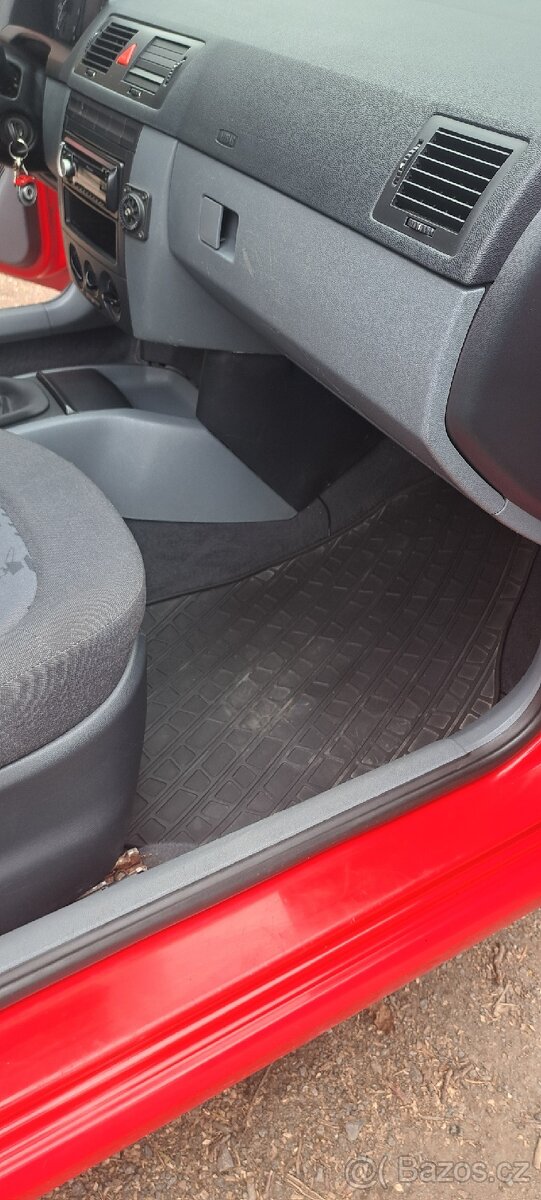 Škoda Fabia Combi 1 1.4mpi 8v - 12