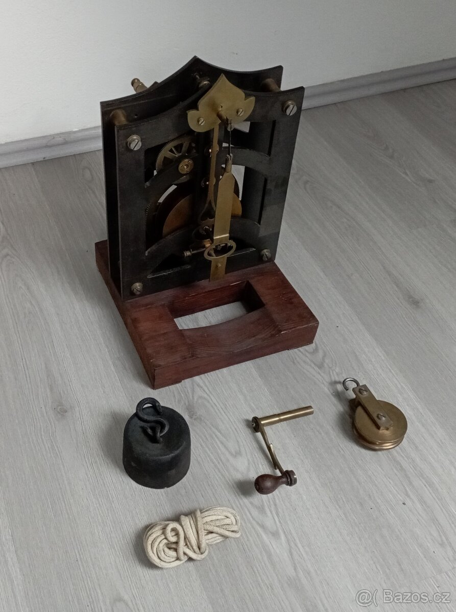 Hodinový stroj věžních hodin - 12