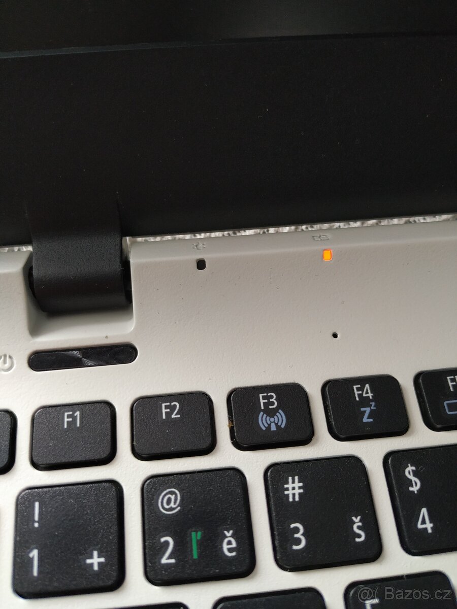 Malý Acer 11.6" na ND/servis + adaptér - 12