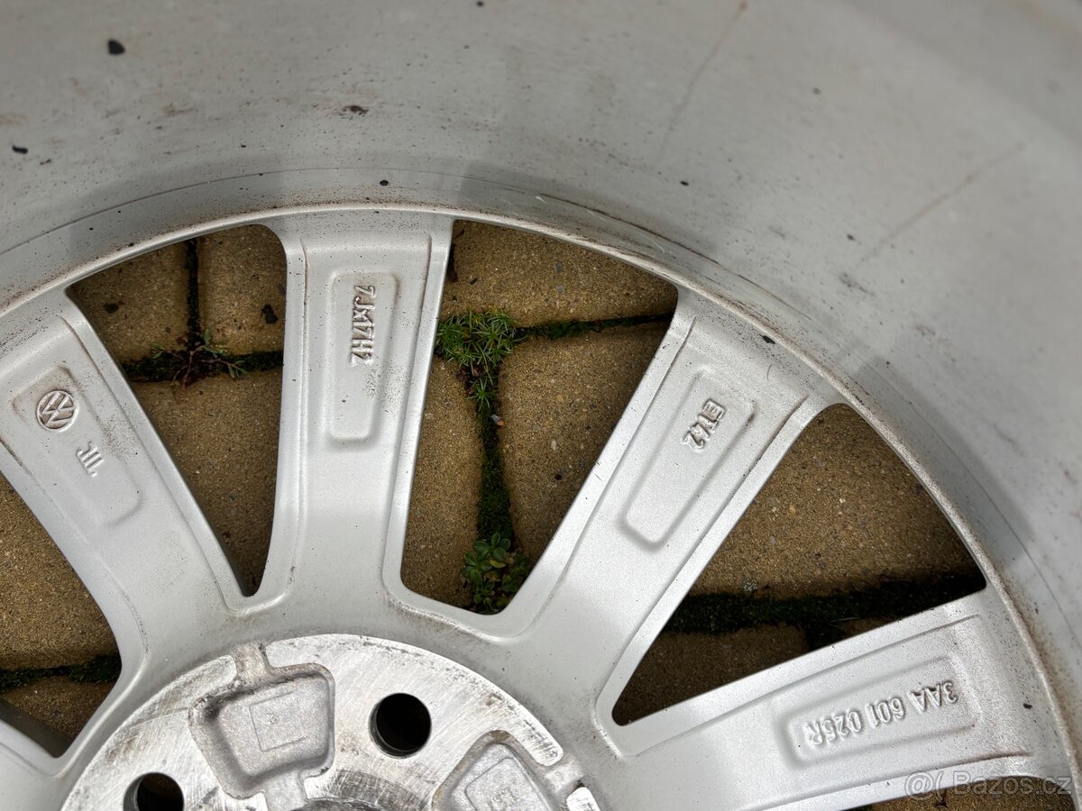 Originál ALU kola VW R17 zimní pneu 225/50 R17 - 12