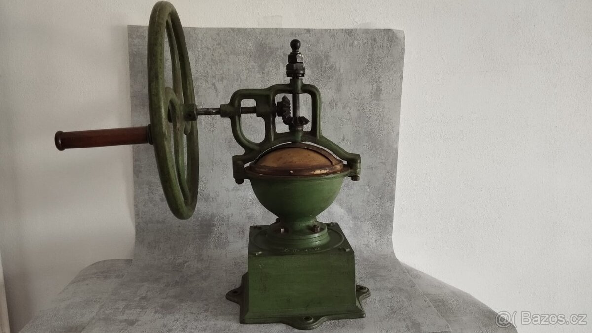 Velmi starý kupecký mlýnek IDEAL s rumpálem DOPRAVA 0,- - 12