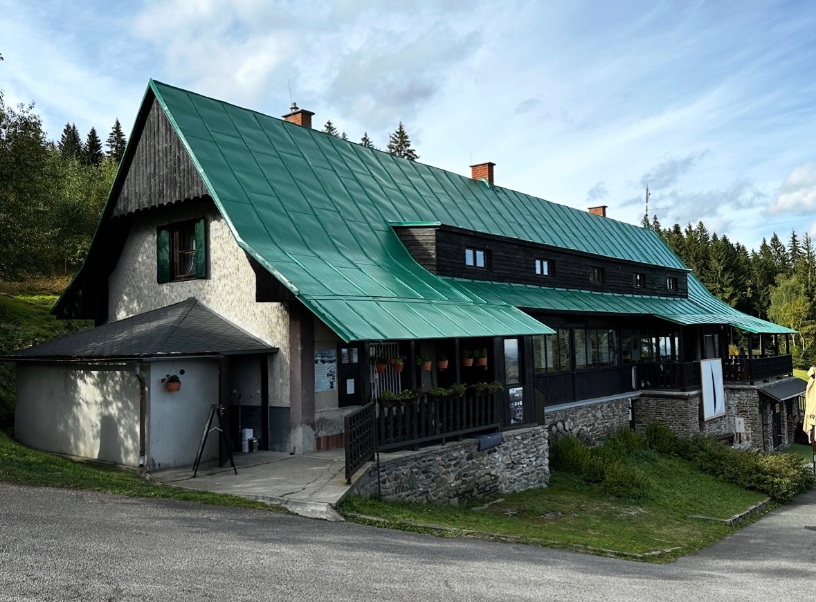 STĚNOVÉ ŘEZÁNÍ • AIRLESS MALOVÁNÍ • RENOVACE - 12