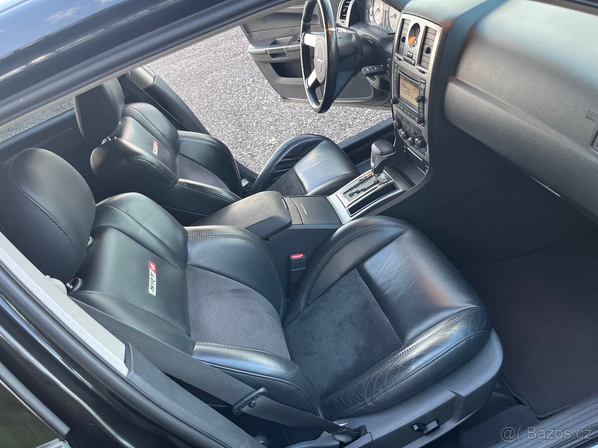 Chrysler 300C 6,1 SRT-8 - 12