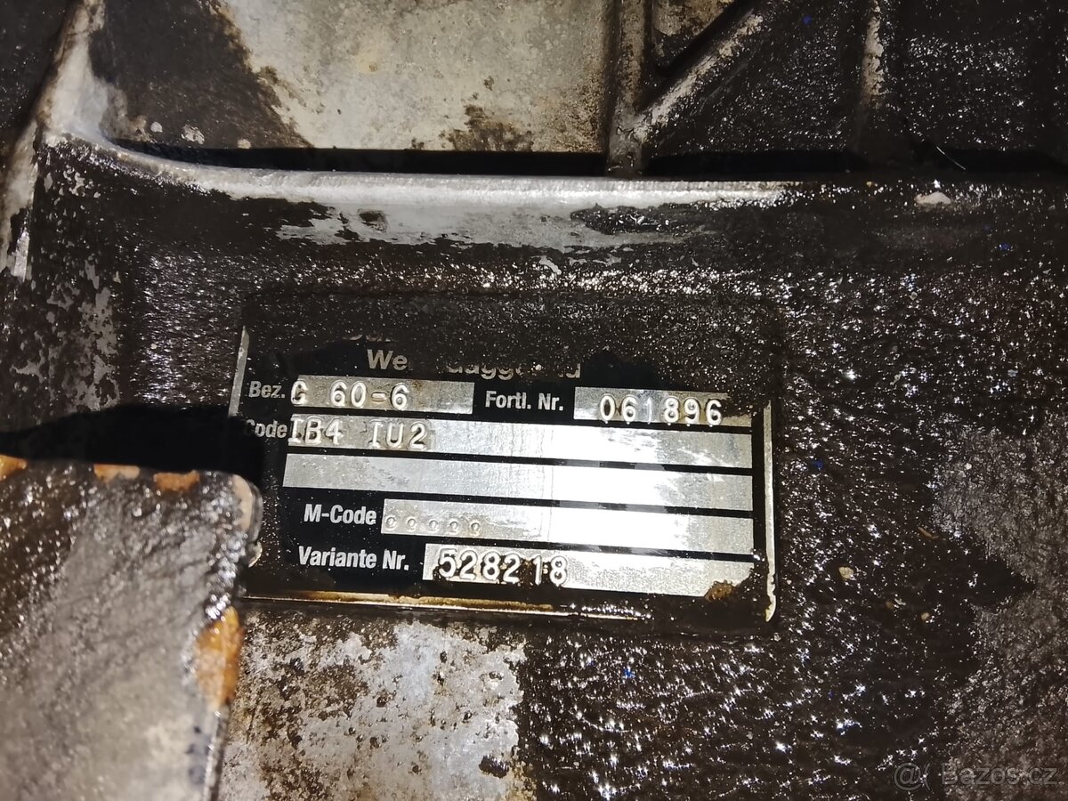 Motor, převodovka Mercedes - 12