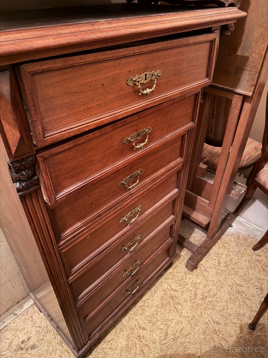 Starožitný nábytek - 12