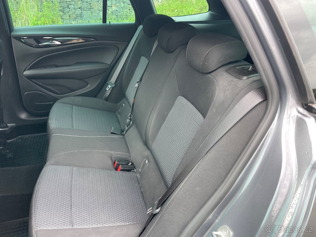 Opel Insignia Sports Tourer 2,0T benzín, automat, facelift - 12