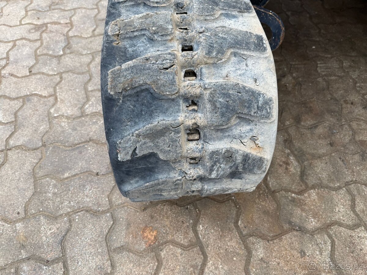 Komatsu PC26MR-3 - 12