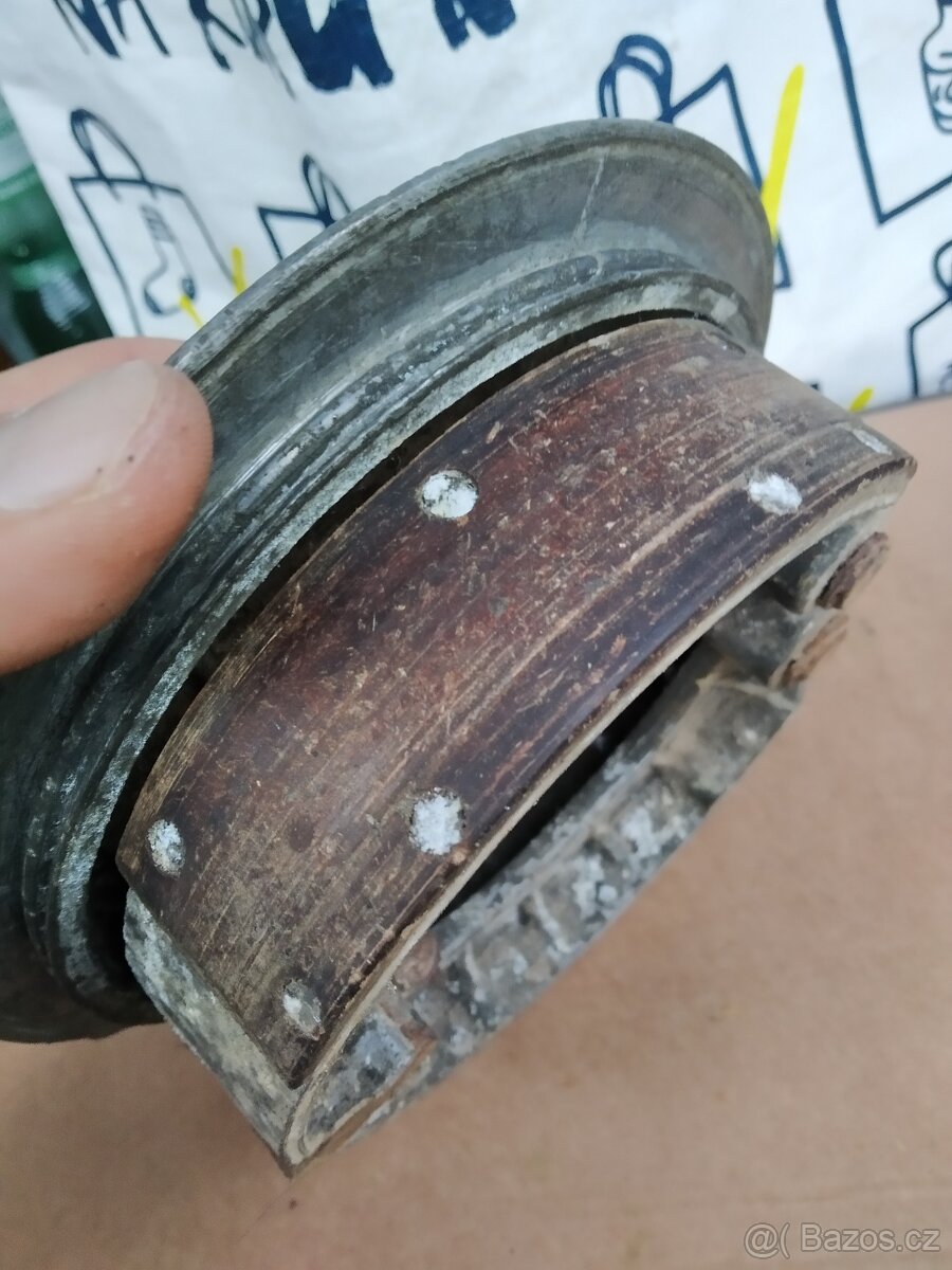 Brzdový Štít Kola Jawa/ČZ 125/351 150/352 - 12