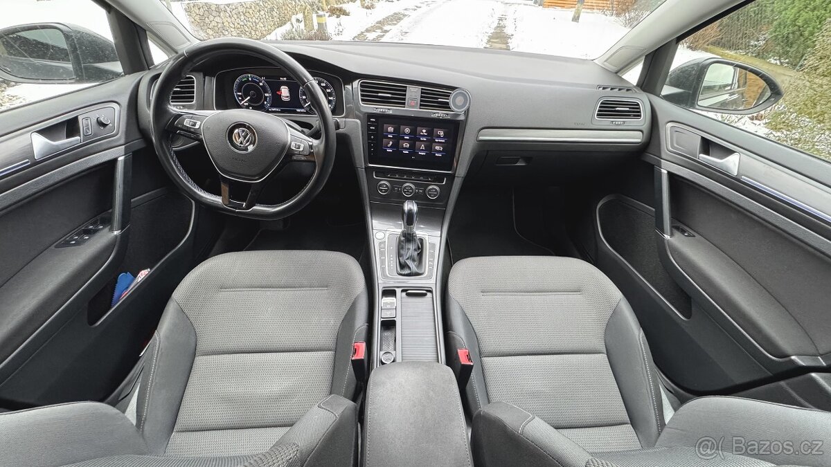 Volkswagen e-Golf, VirtKokpit_TČ_ACC_Bezklíč_Záruka - 12