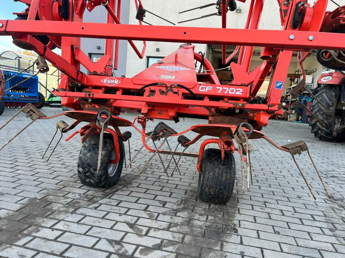 Obraceč sena, píce KÜHN GF 7702 - 12