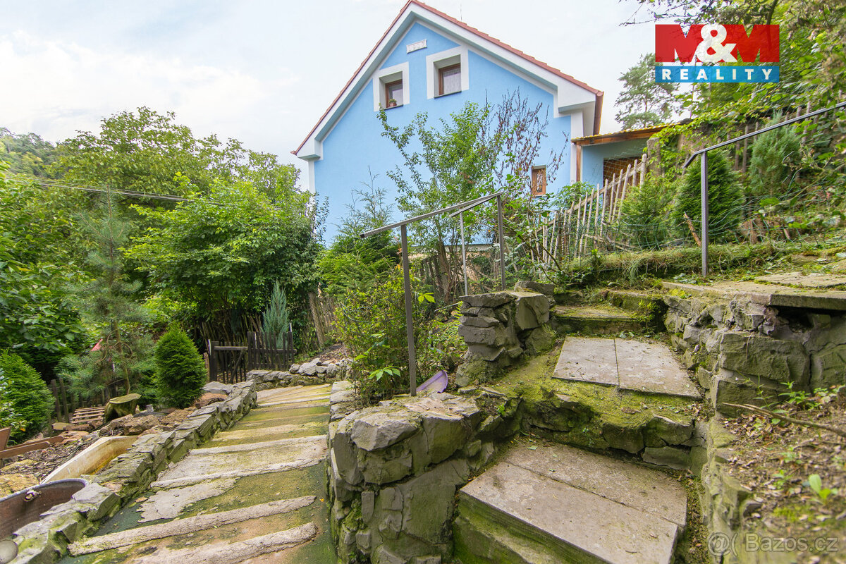 Prodej rodinného domu v Roztokách, ul. Roztoky - 12