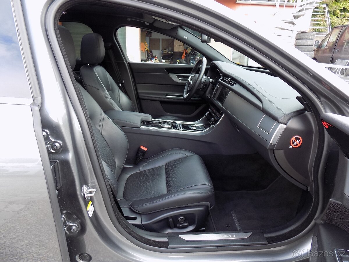 Jaguar XF 20D 132 KW KŮŽE PANORAMA - 12