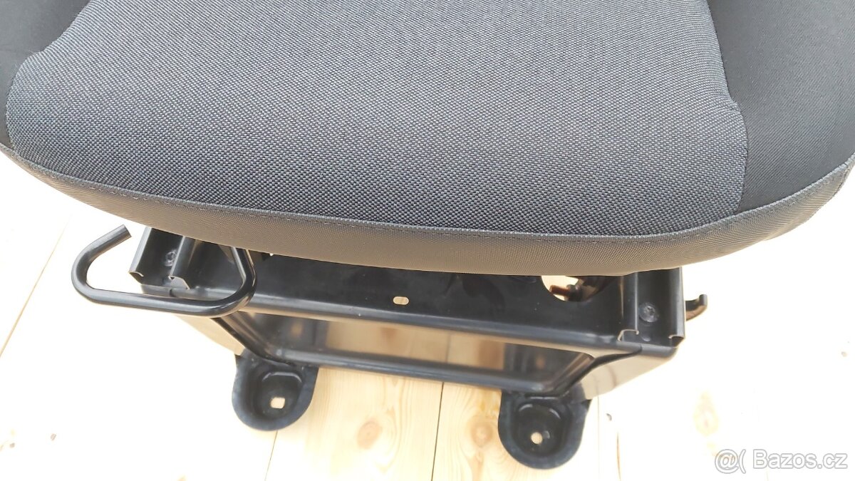 Renault Master – Sedadlo řidiče - 12