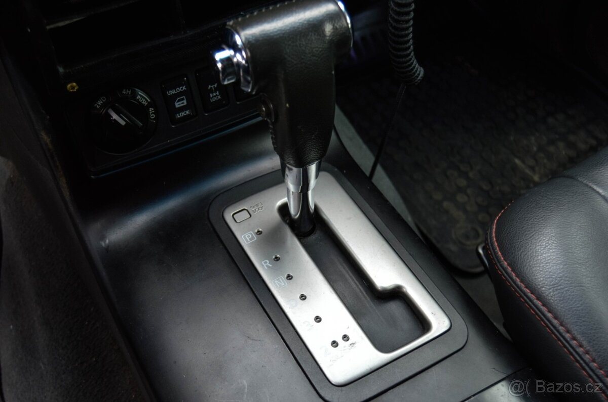 Nissan Navara DoubleCab 2.5D LE A/T - 12