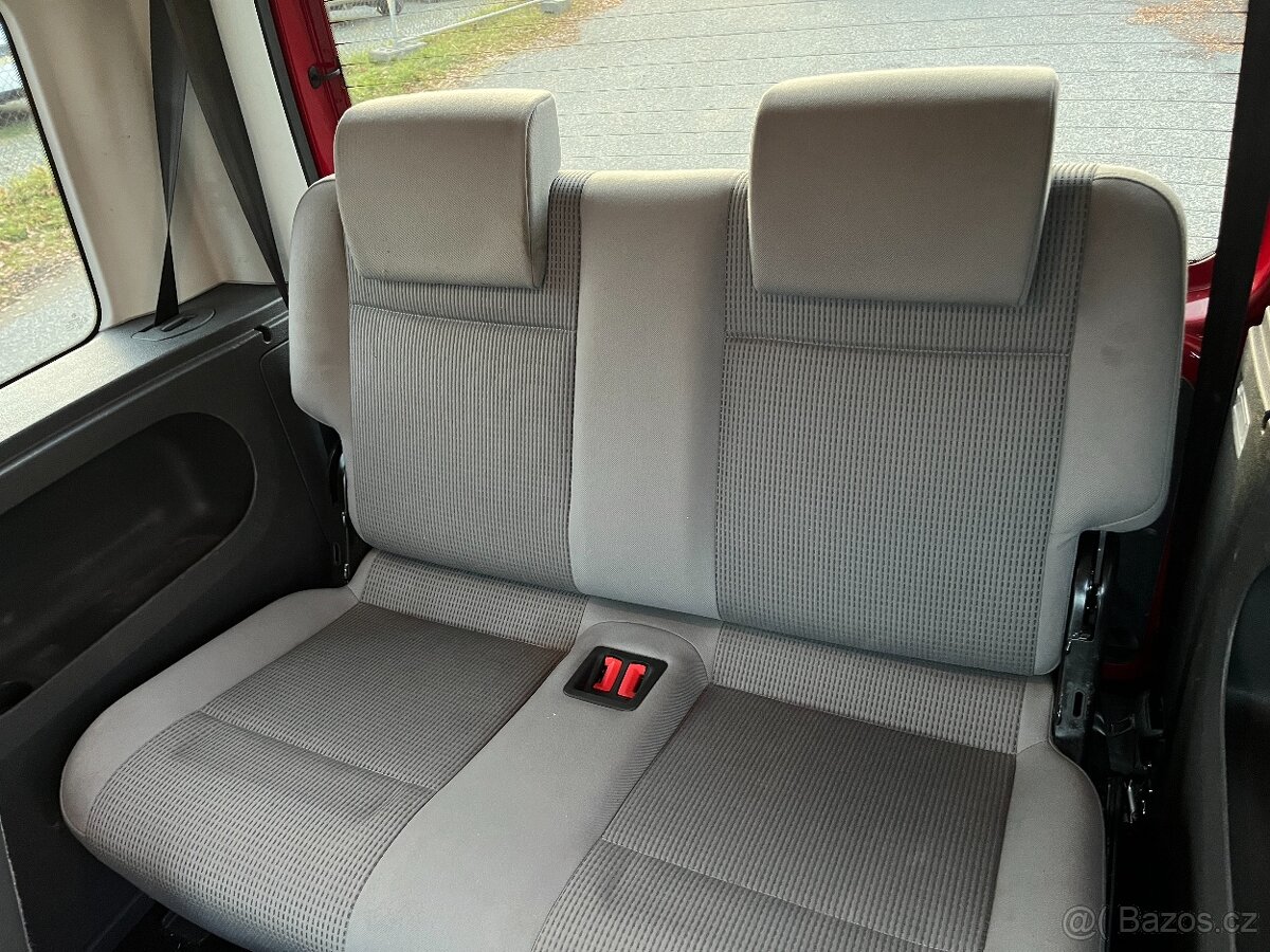 Vw Caddy 2.0tdi 103 kw 7.míst po servisu závěs vyhř.sedačky - 12