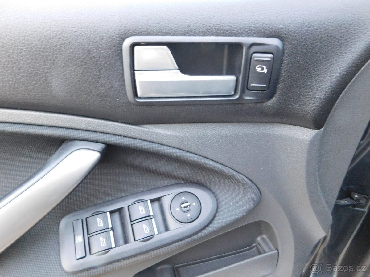 Ford C-max 2.0 TDCi,,TITANIUM,pěkný,BEZ KOROZE,tažný - 12