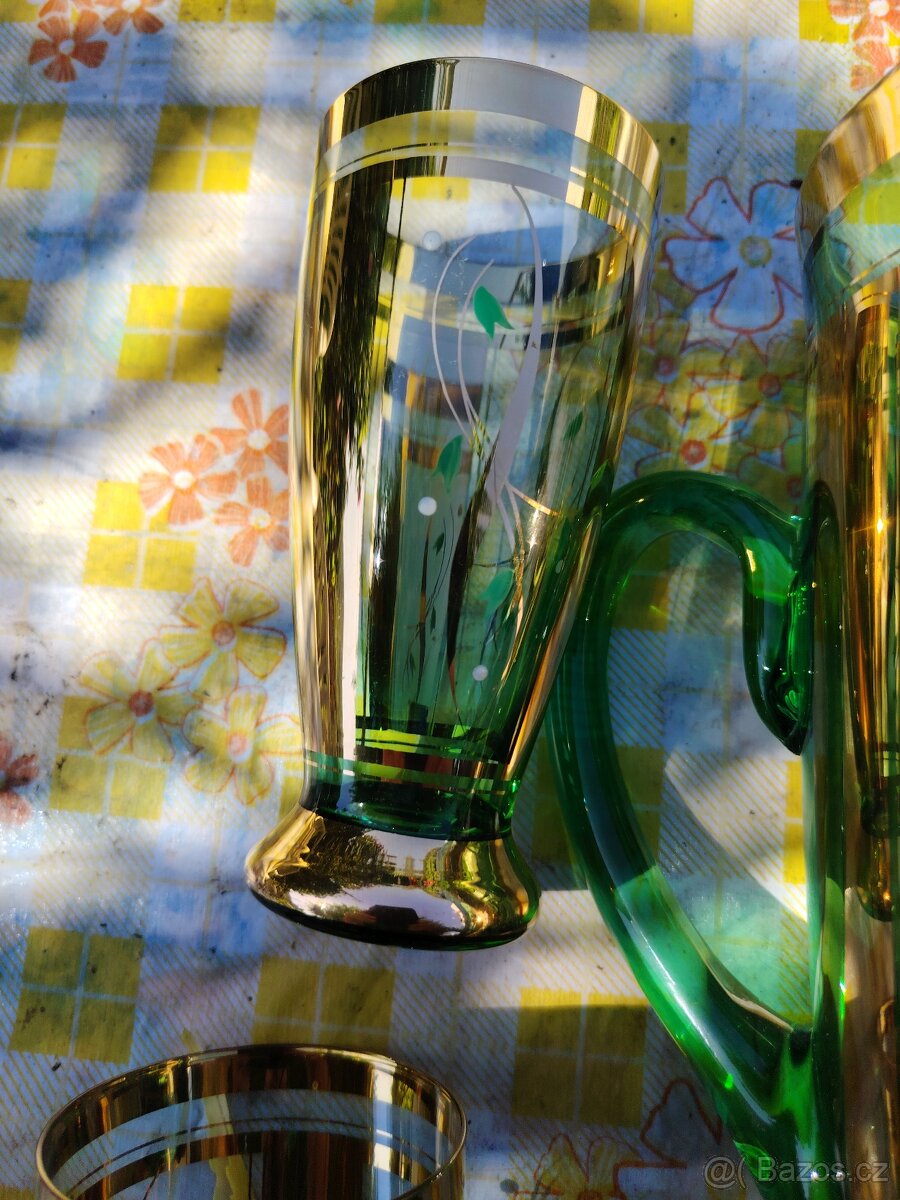 Zelený skleněný džbán a 5 skleniček - 12