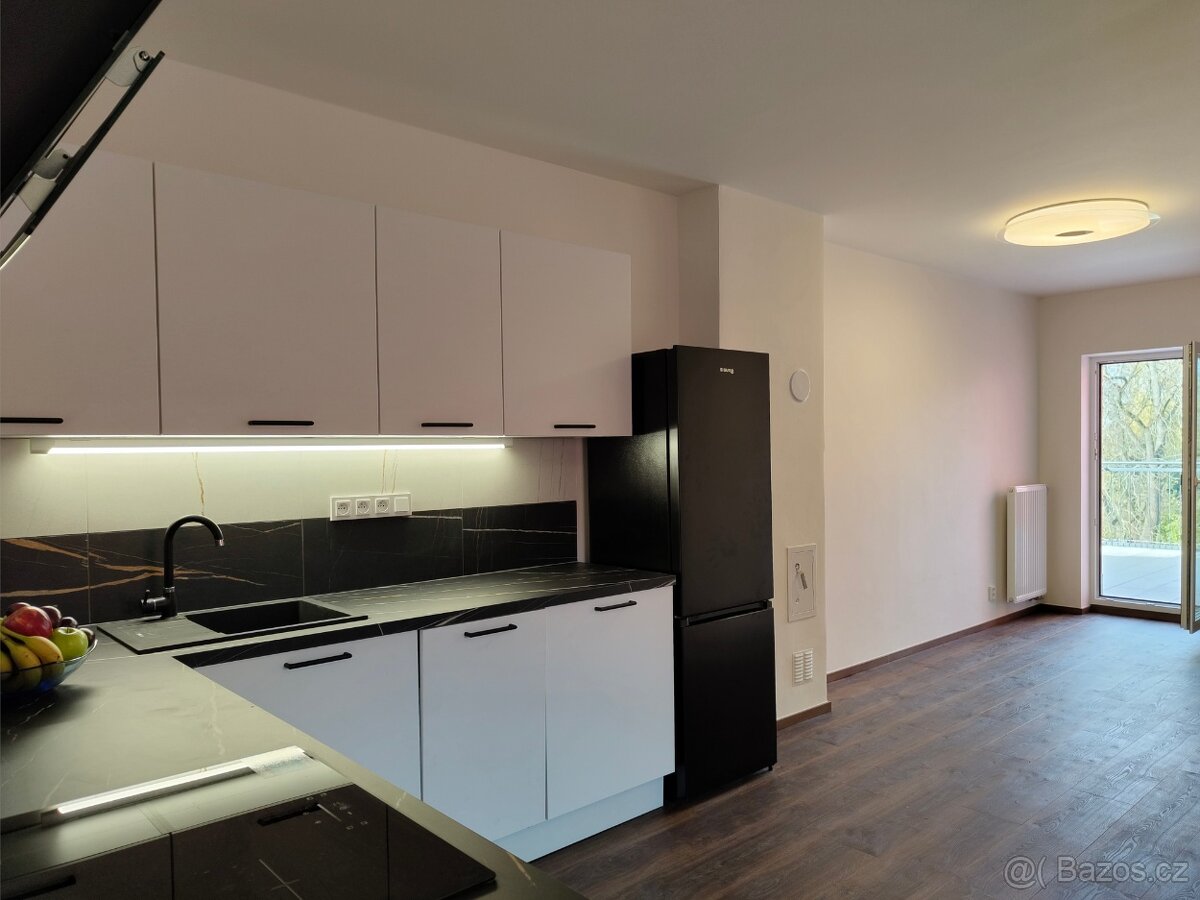 Majitel nabízí k dlouhodobému pronájmu dva nové byty 3+kk v - 12