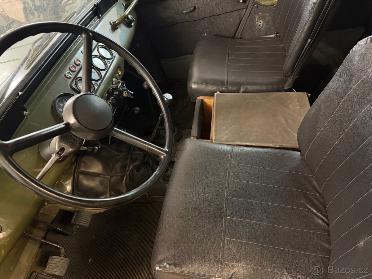 UAZ 469 BI - 12