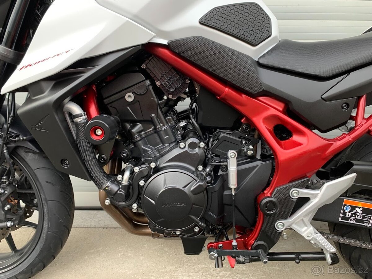 Honda CB 750 Hornet 35kW NOVÝ MODEL - 12