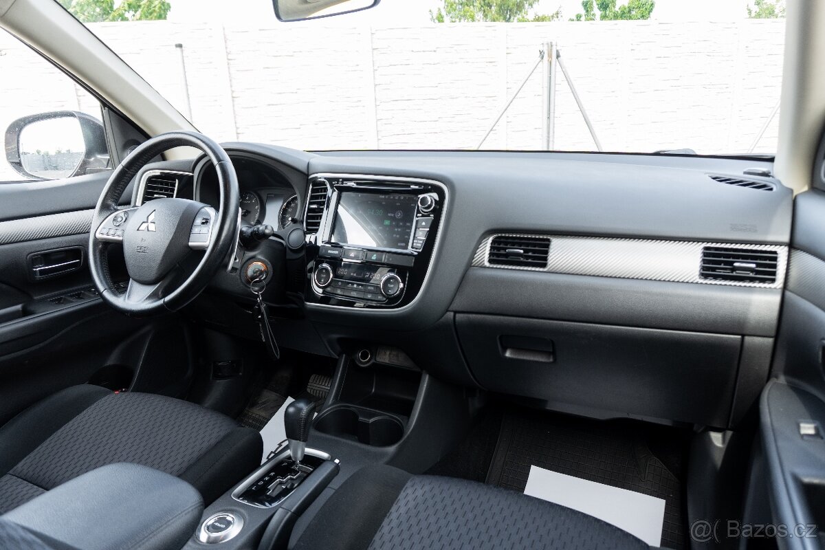 Mitsubishi Outlander 2.0 MIVEC 4x4 Automat - 12