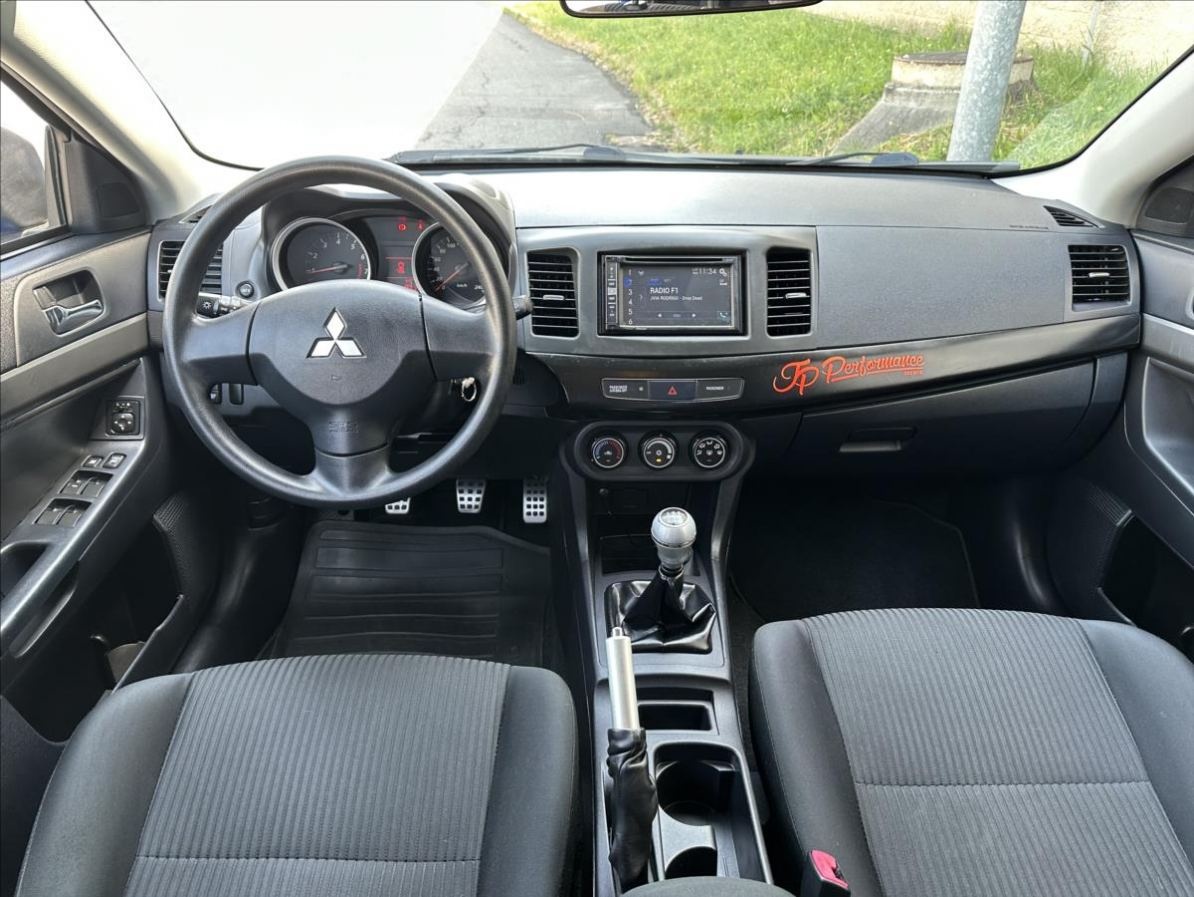 prodáme Mitsubishi Lancer 1.6 86kW 2015 93839km - 12