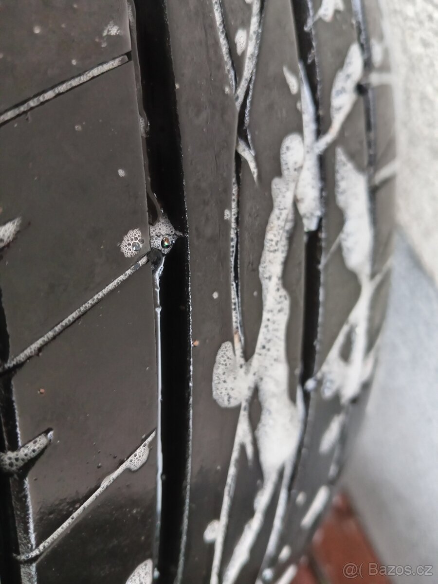 Originál ALU kola VW Škoda R18 + letní pneu - 12