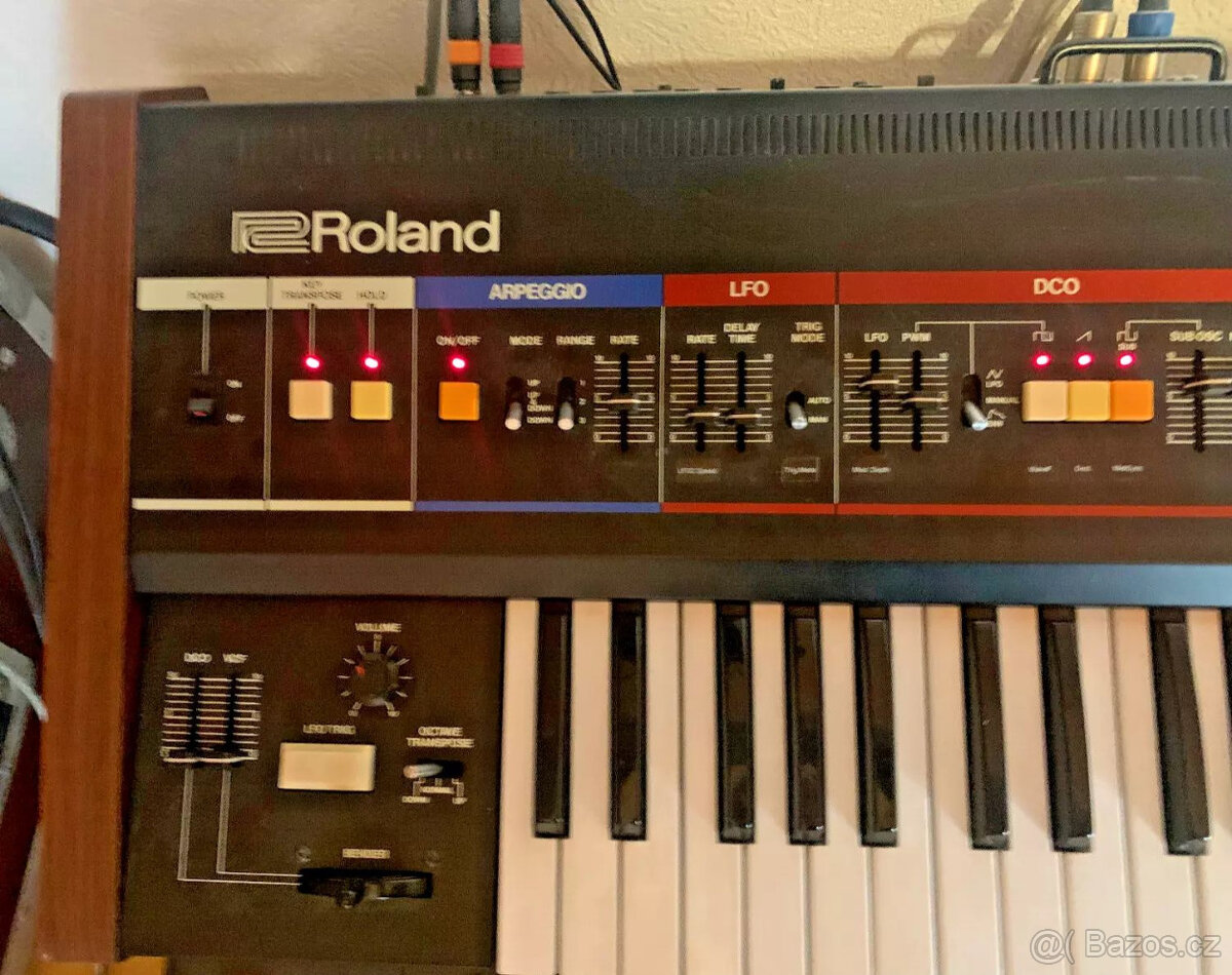 Analogový polyfonní syntezátor Roland Juno 60 s MIDI - 12