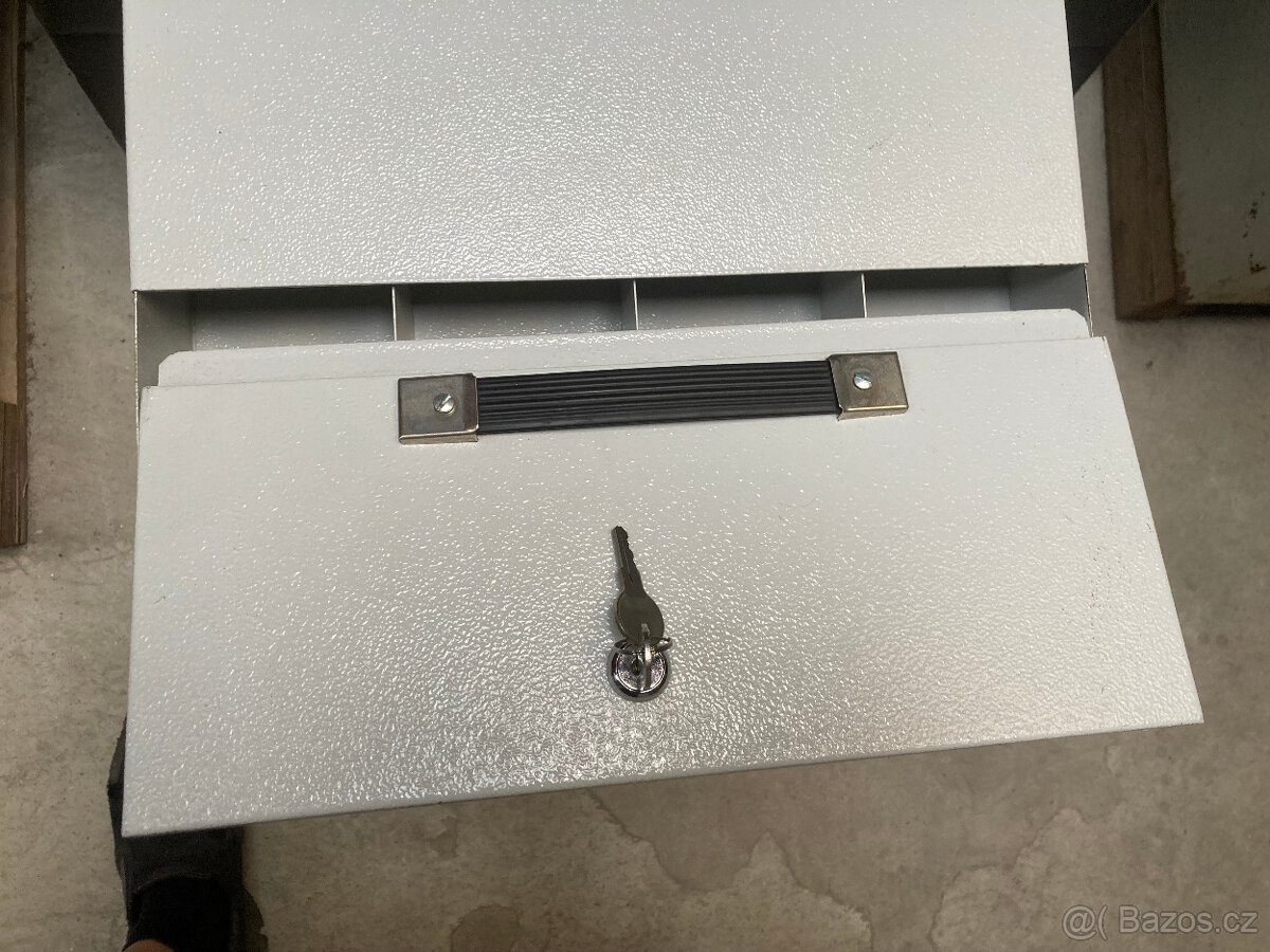 Pokladnička, kasička, trezorek, plechová skříňka 500 kč - 12