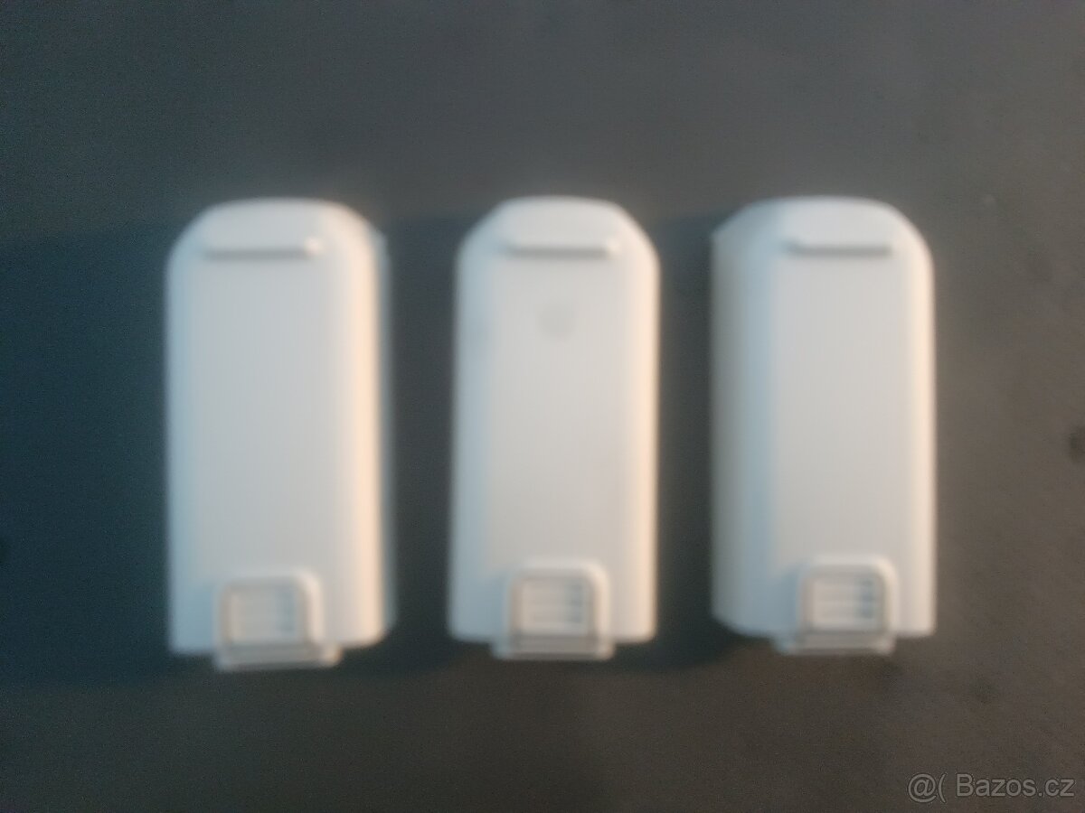 DJI NEO dron se 3 bateriemi a nabíjecí hub - 12