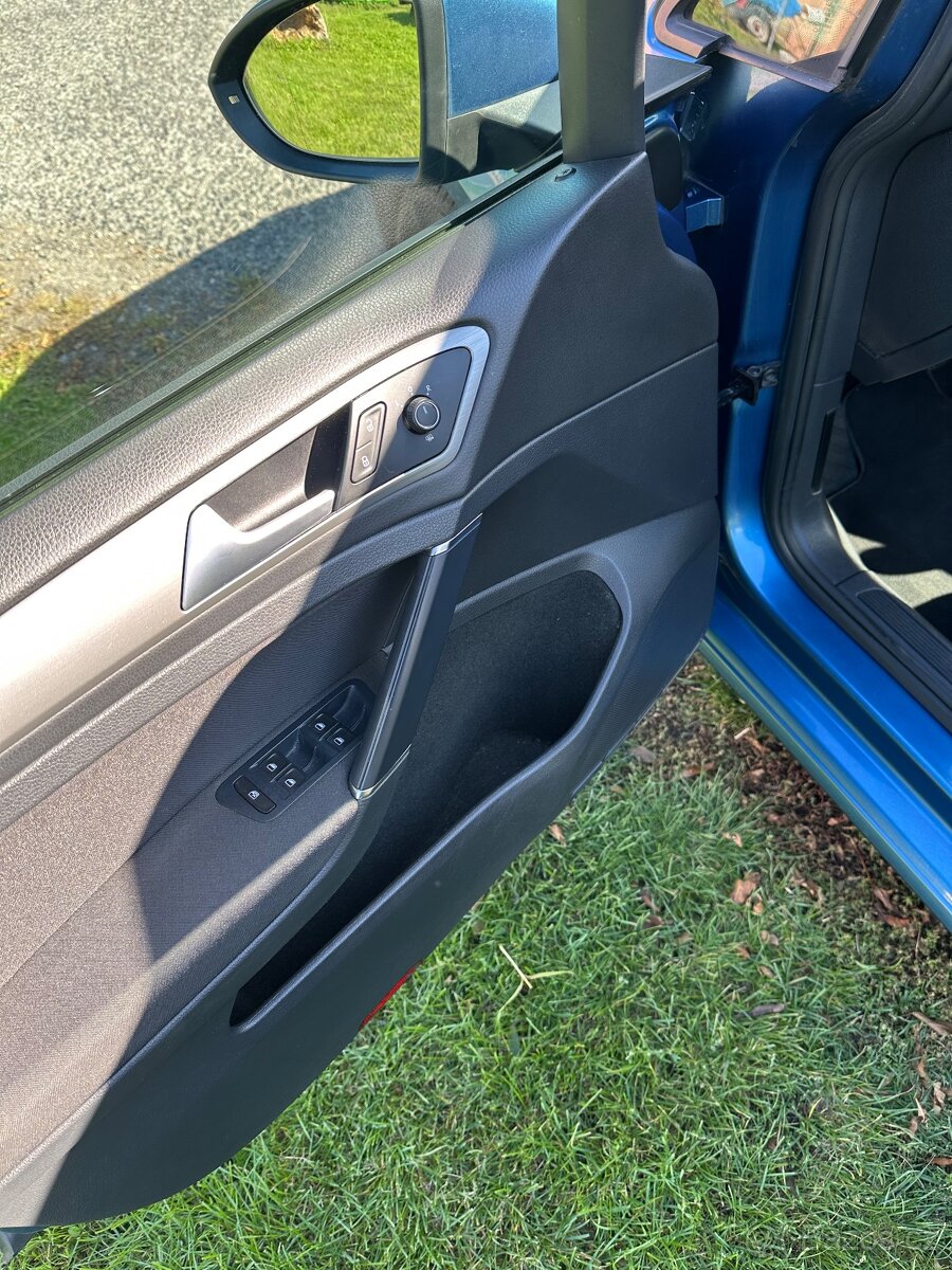 VW GOLF 1.2TSI-ROZVODY ŘEMENEM-VELKA VYBAVA - 12