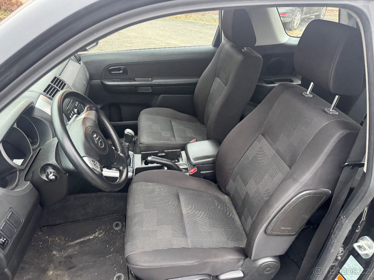 Prodám Suzuki Grand Vitara 1,6 benz rv 09 - 12