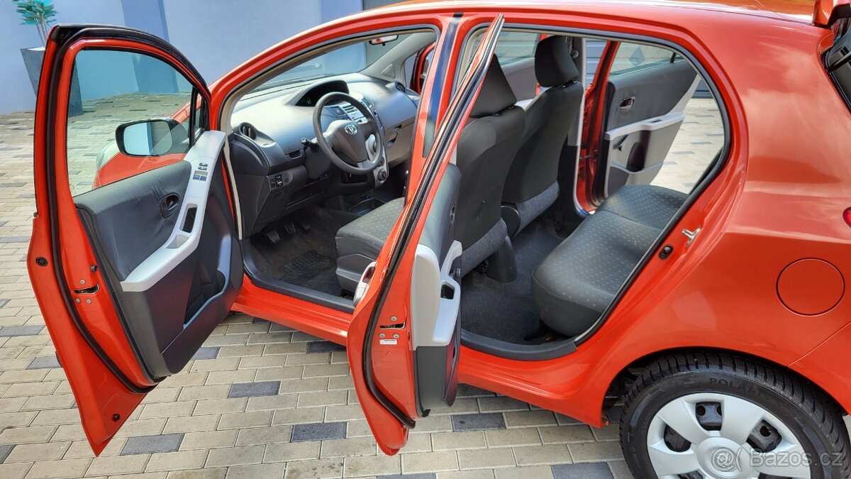 Toyota Yaris 1,0i - 51kw. HEZKÝ STAV - 1 MAJITEL. EURO 4 - 12