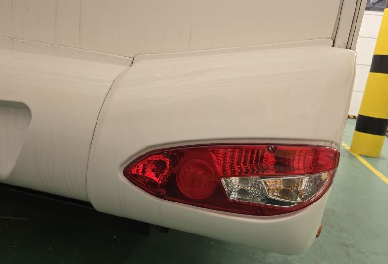 Prodám zadní nárazník na obytné vozidlo FIAT či karavan - 12