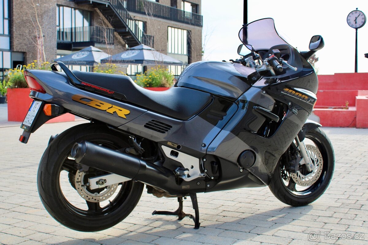 HONDA CBR 1000F - 12