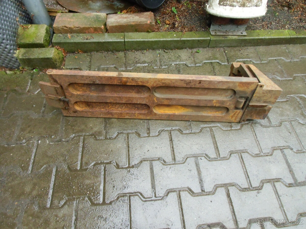 Naklápěcí upínací stůl s drážkami. - 12