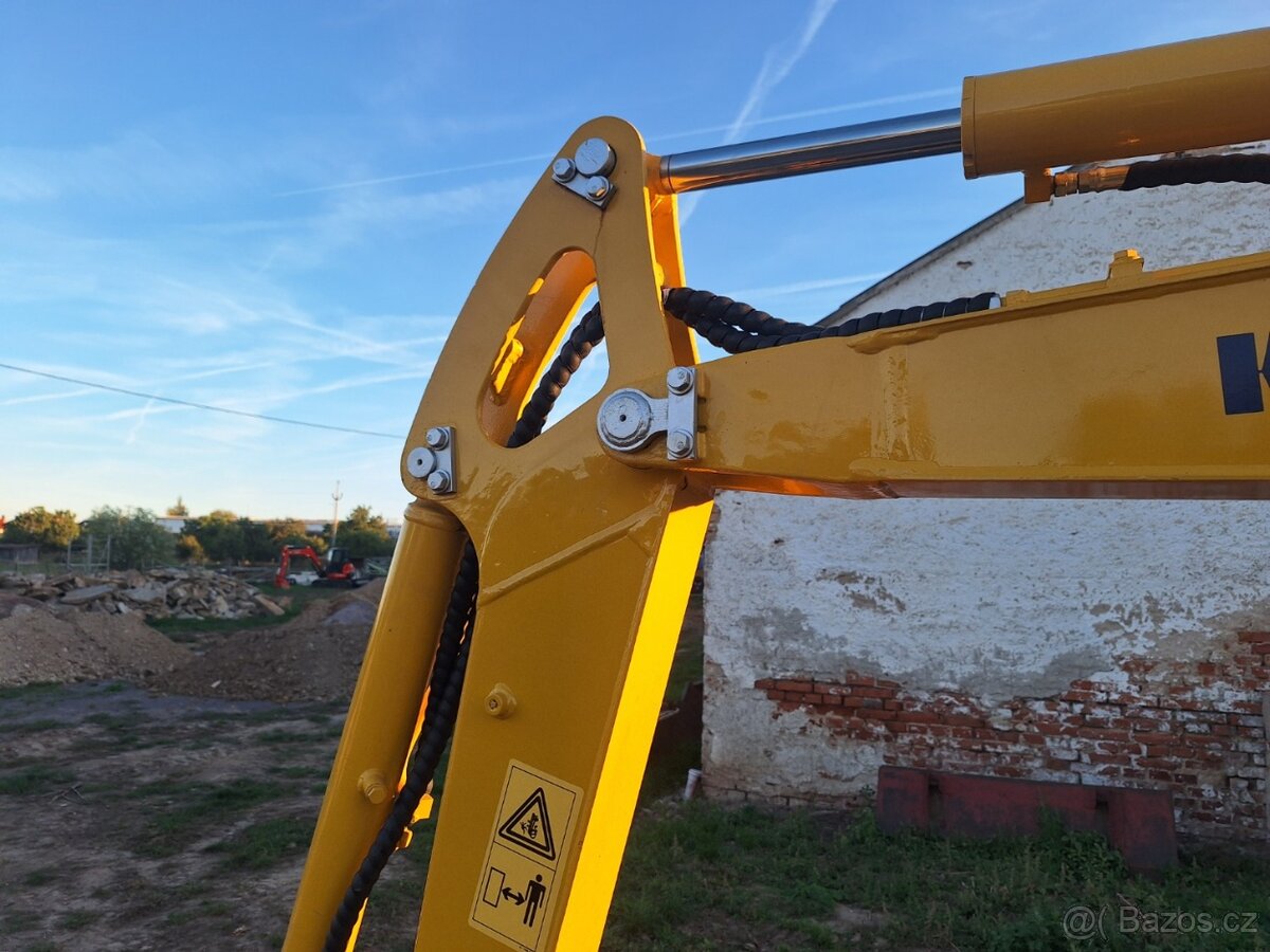 KOMATSU PC 35 MR - 12