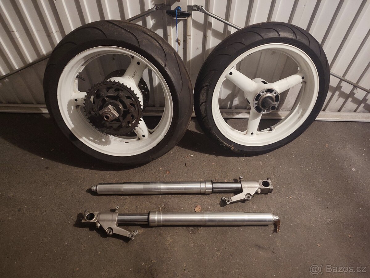 Suzuki GSX-R 750 - 12