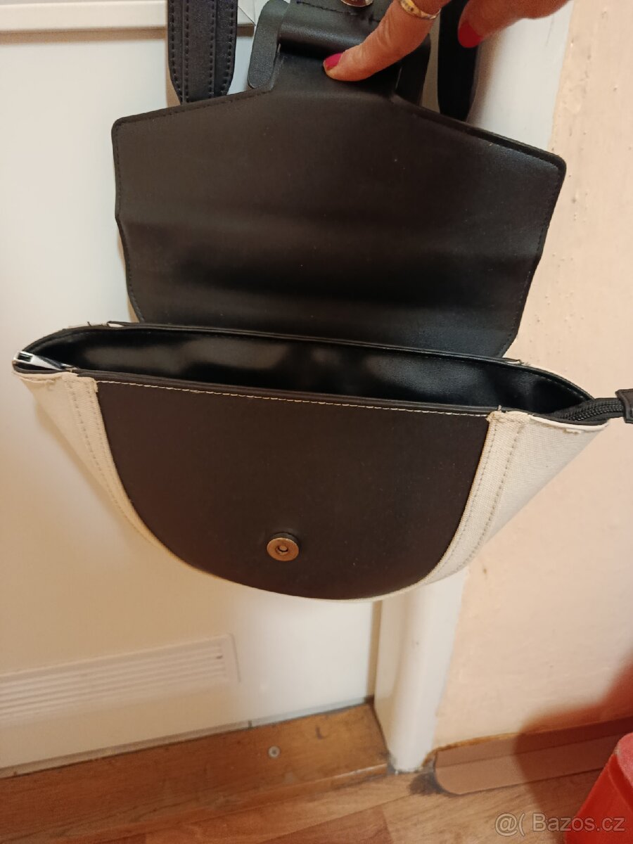 Prodám školní pouzdro.Dámskou kabelku - 12