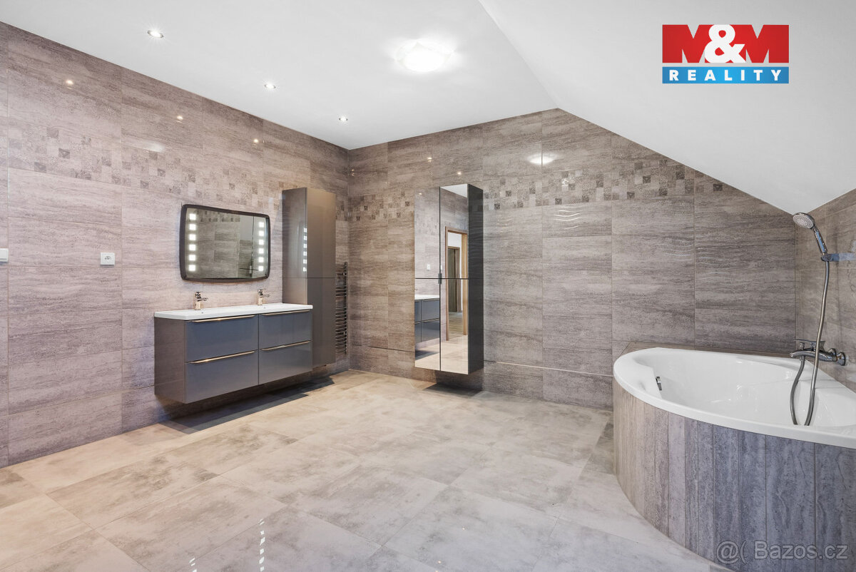 Prodej rodinného domu 6+kk, 276 m², Rabakov - 12