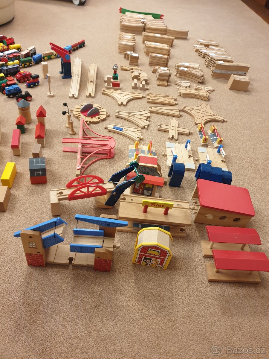 DŘEVĚNÁ VLÁČKODRÁHA BRIO - 12