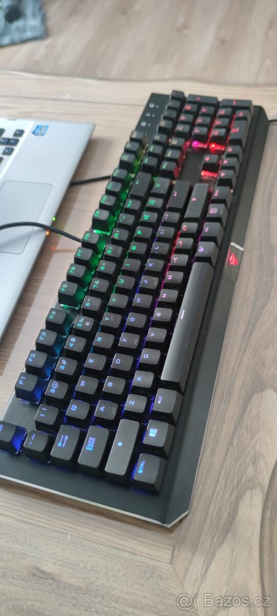 mechanická herní klávesnice Trust GXT 890 Cada. - 12