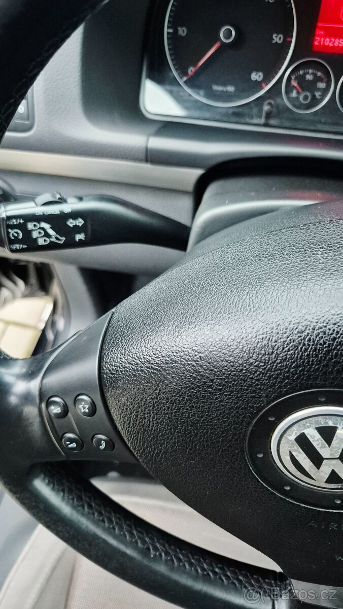 Volkswagen Touran - 12
