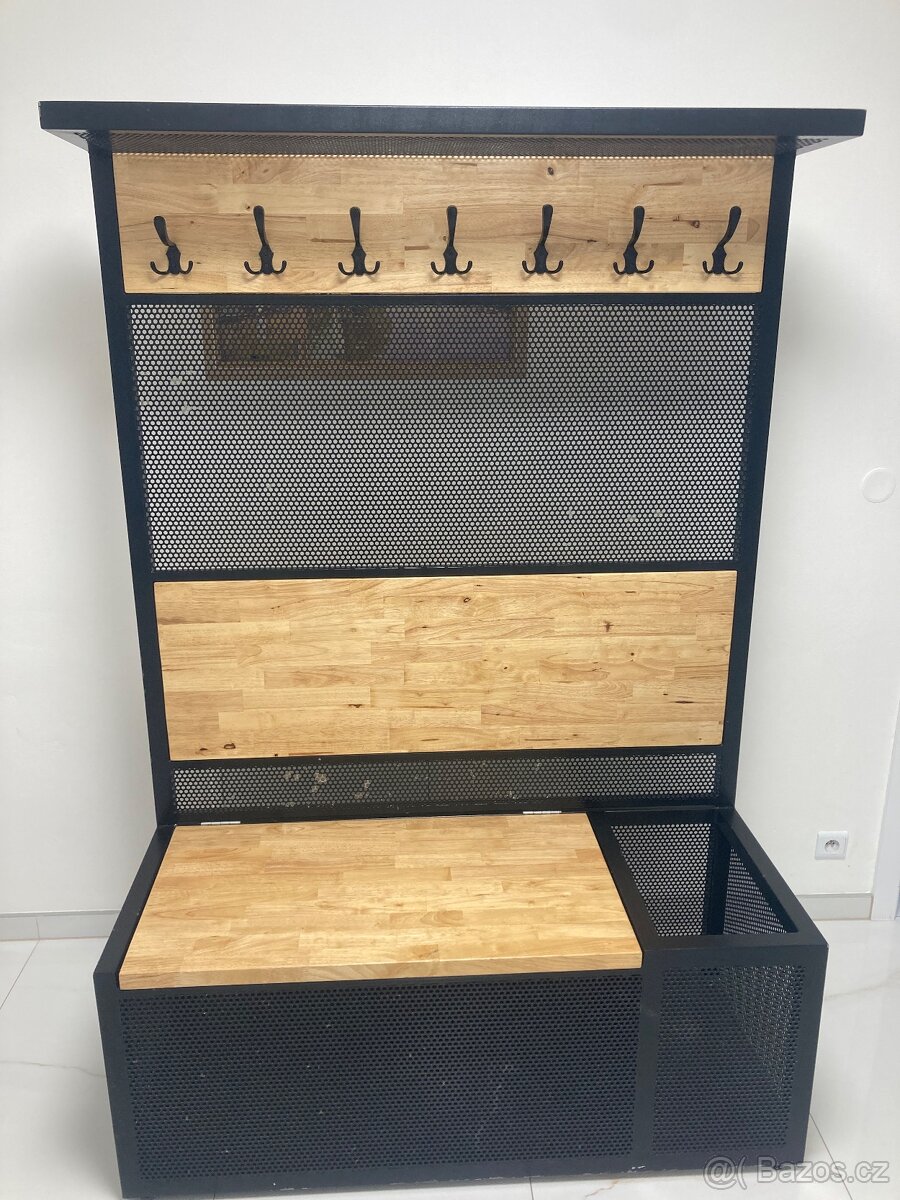 Věšák - 12