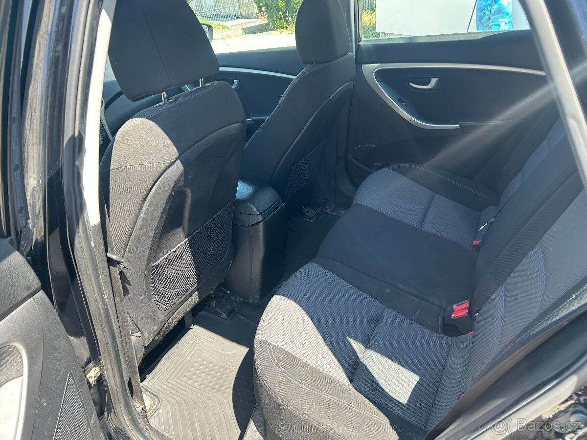 Hyundai i30 1.6CVVT - 12