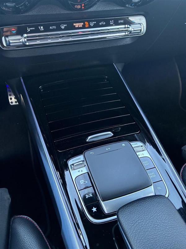 Mercedes-Benz GLB 220d 4MATIC - 12