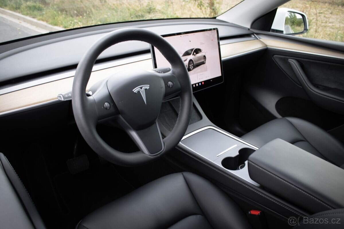 Tesla Model Y Dual Motor Long Range 378kw - odp. DPH - 12