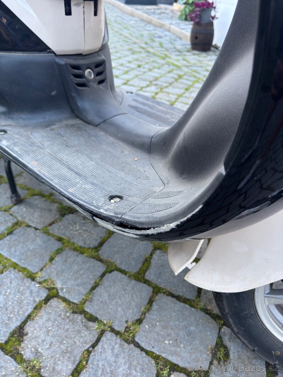 SKÚTR ZNEN RETRO - 12