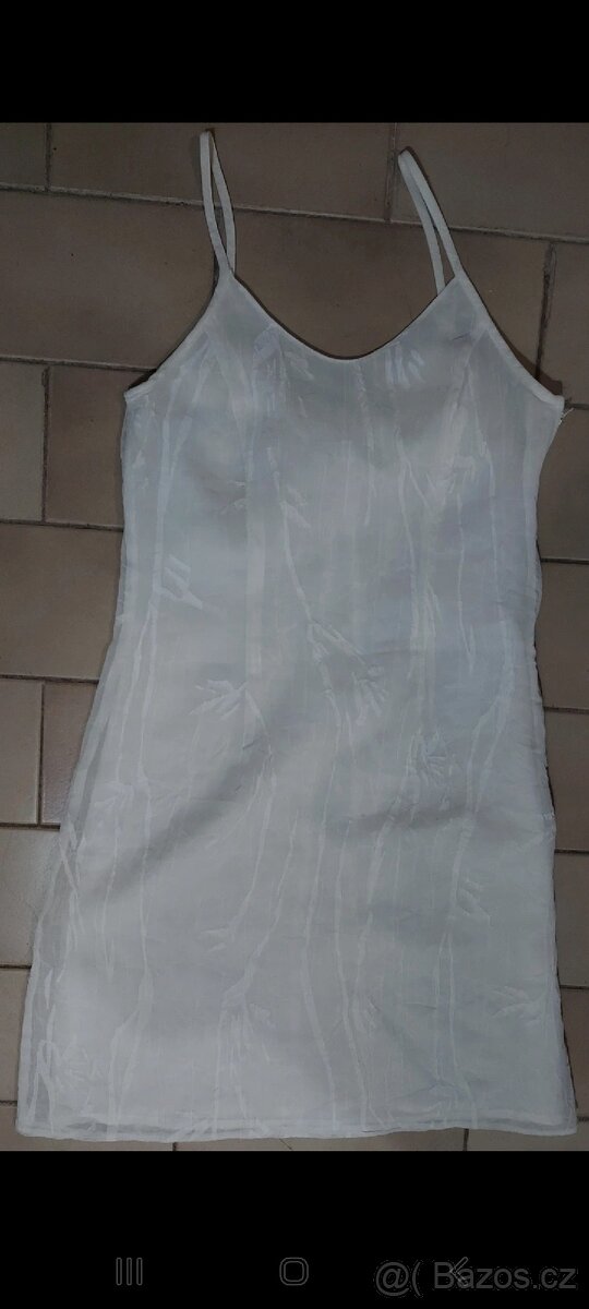 Bílé šaty na úzká ramínka. Vhodné i jako večerní. - 12