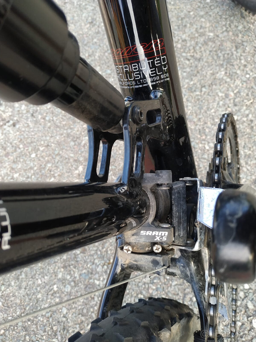 Carrera Banshee - full, celopéro, celoodpružené kolo 26" - 12